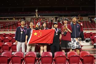 最萌身高差！余嘉豪与13岁的中国亚运史上最小冠军崔宸曦合影